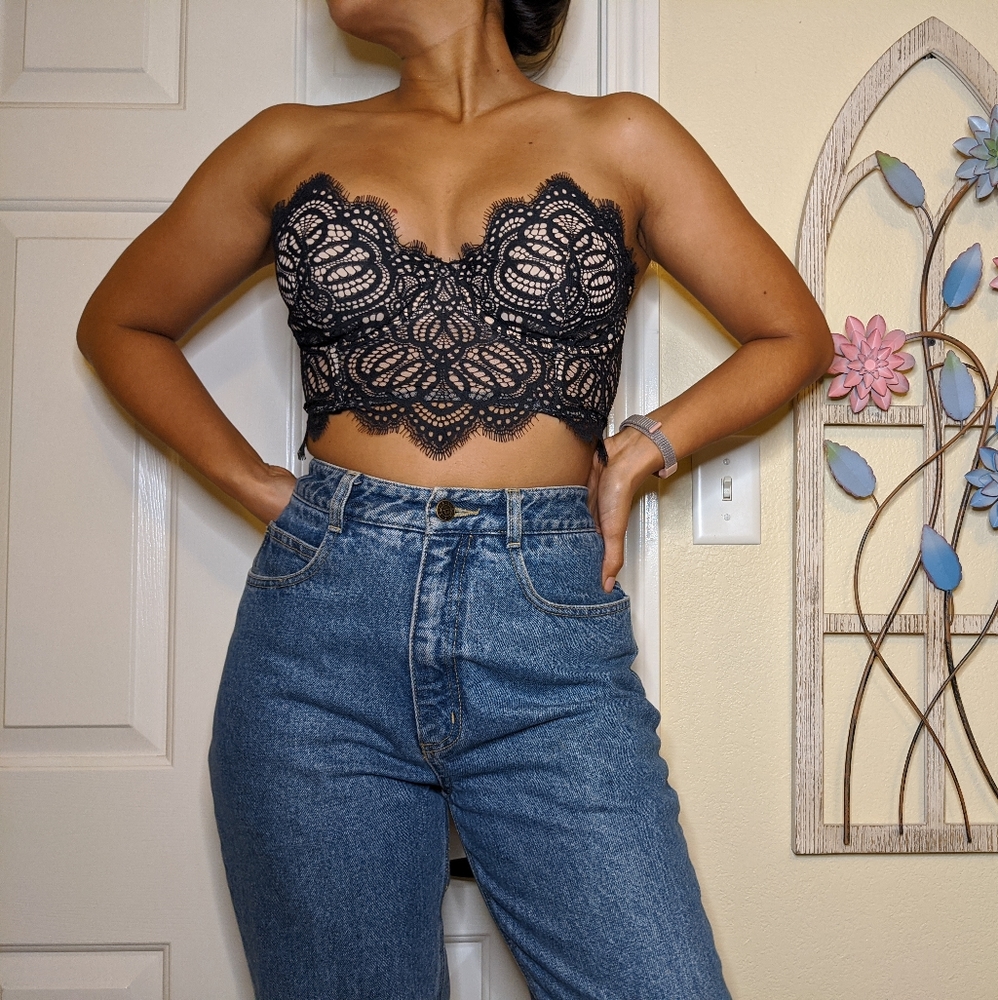 SOLD Victoria's Secret lace black and nude bustier - Picture 3 of 4